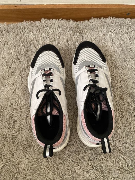 Tenis branco e preto CD