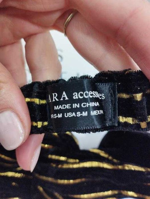 Повязка на голову черная золотая полоска
ZARA