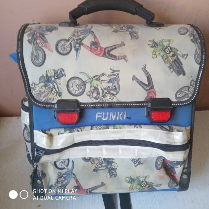 Портфель , рюкзак шкільний