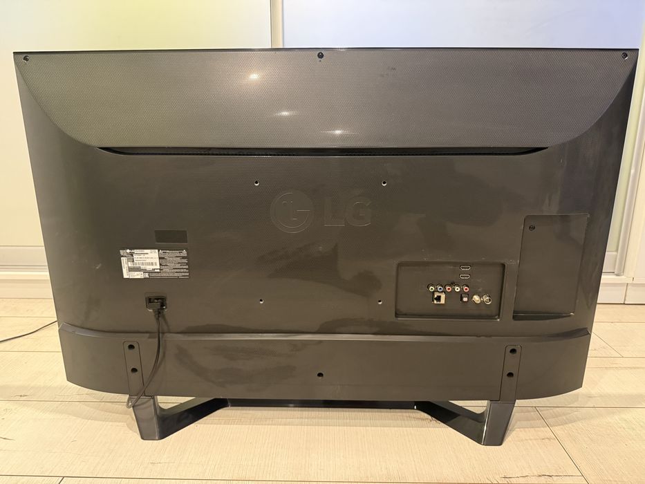 Телевізор LG 43LH590V