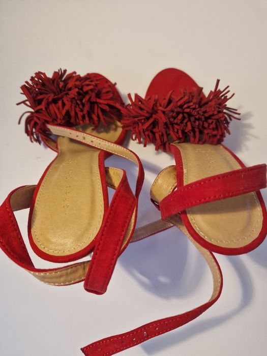 Sandałki czerwone szpilki