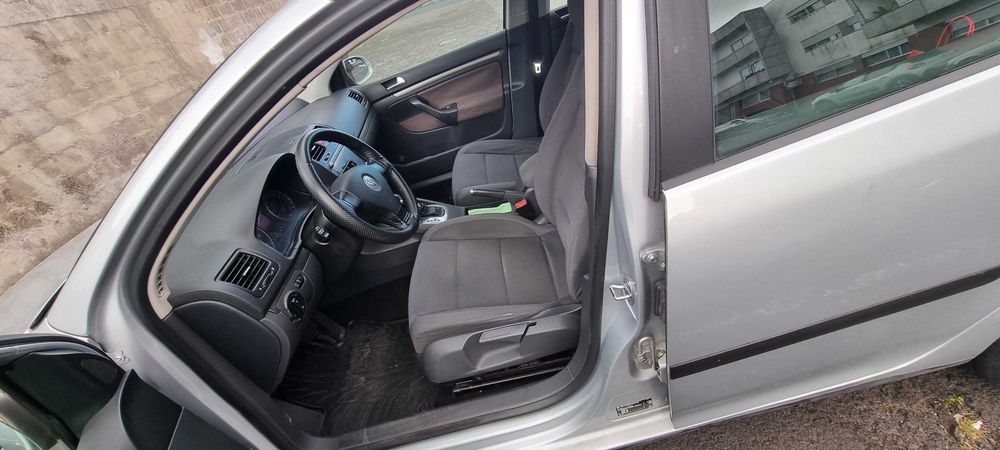 Volkswagen Golf V 1.9 TDI Dsg 8000€