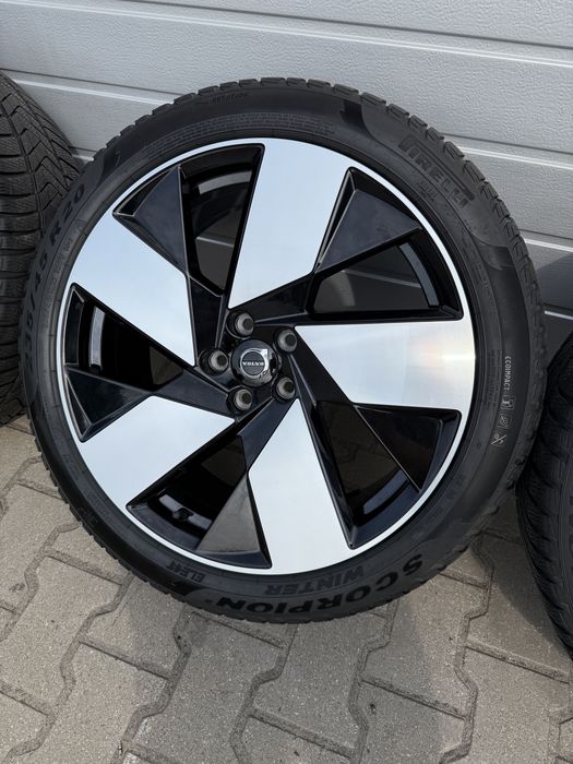 Koła zimowe 20” Volvo XC40 235/45/20-255/40/20 Pirelli 2022R