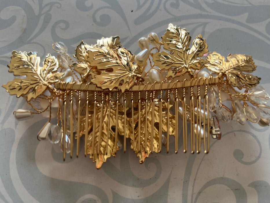Acessório para cabelo em dourado