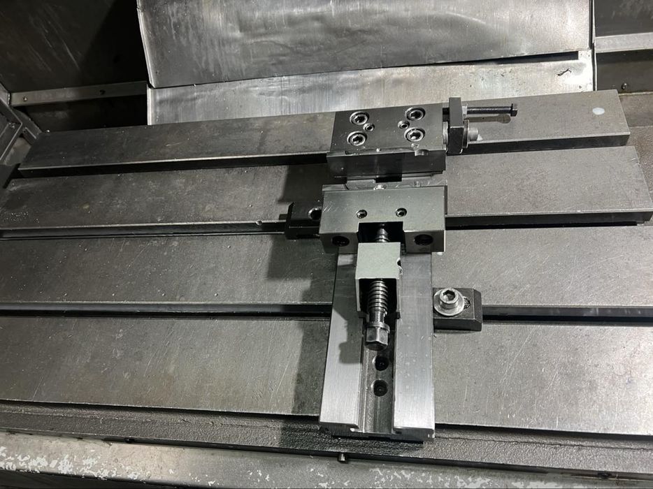 Bridgeport VMC 560/22 centrum obróbcze frezarka CNC