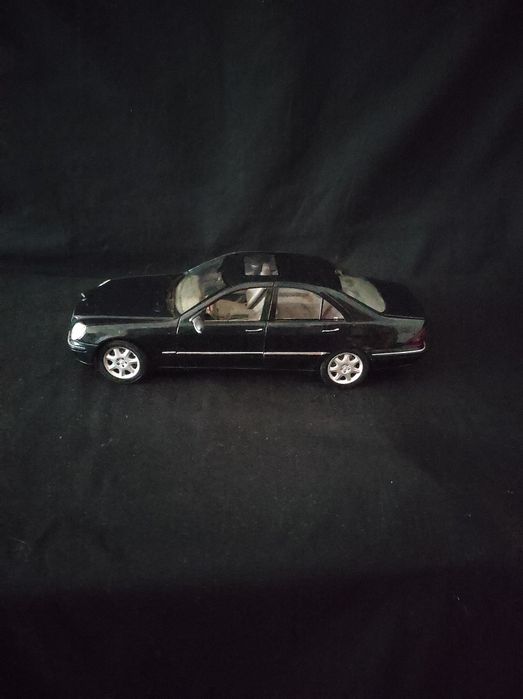 Miniatura escala 1:18 Mercedes Classe S