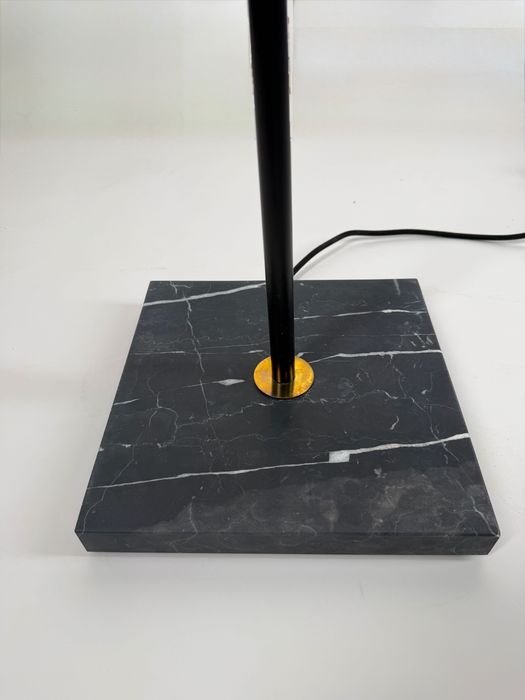 Malene Birger dla Birger1962 – Chicago Floor Lamp | Designerska lampa podłogowa z marmurową podstawą