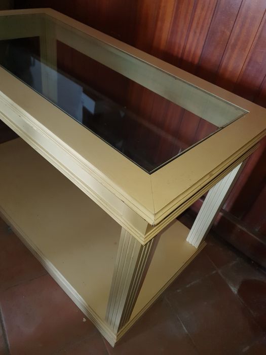 Mesa com tampo de vidro