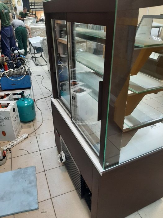 Кондитерская витрина