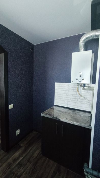 Продам 4-х кімнатну квартиру з автономним опаленням .