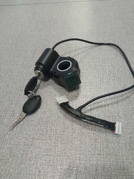 KuKirin G2 Woltomierz i Kluczyk zapłonowy i przedłużacz kabla