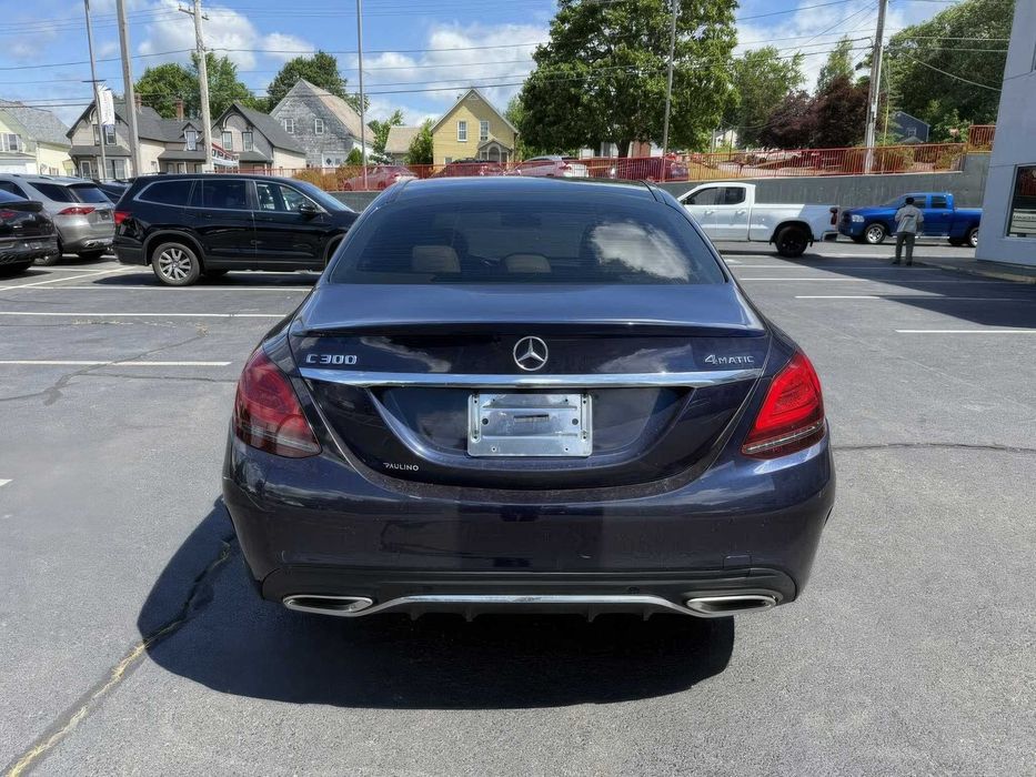Mercedes-Benz C300      2020