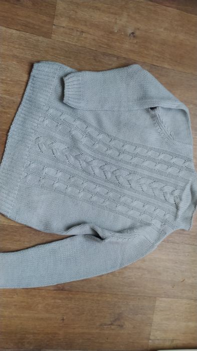 Светр світло сірого кольору