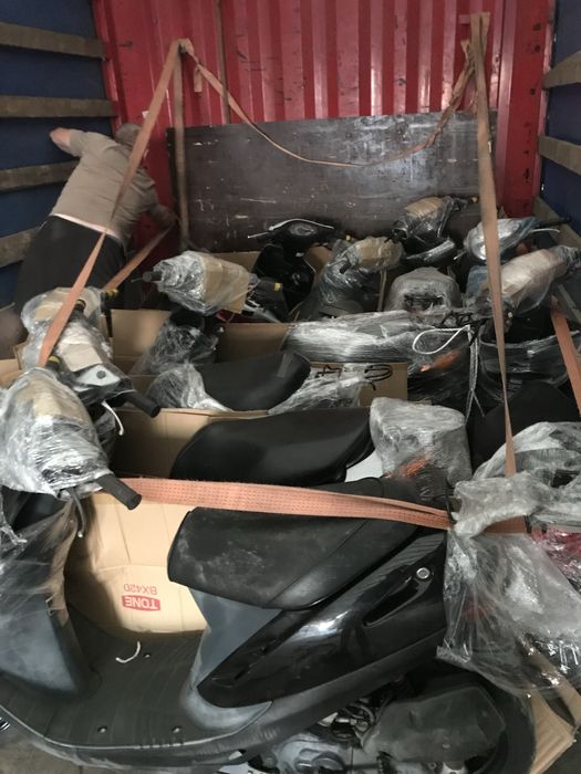 Скутер, різні від 19000 з контейнера