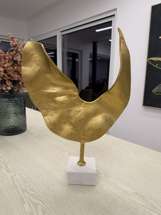 Peças decorativas douradas Kave home