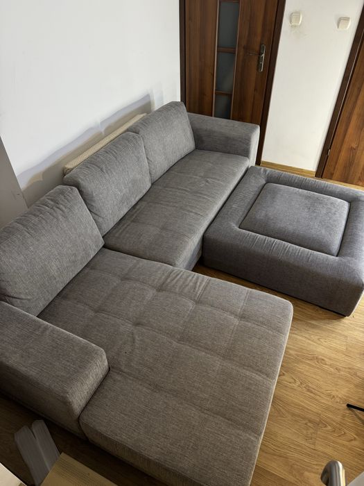 Szary duży narożnik z dostawianą pufą