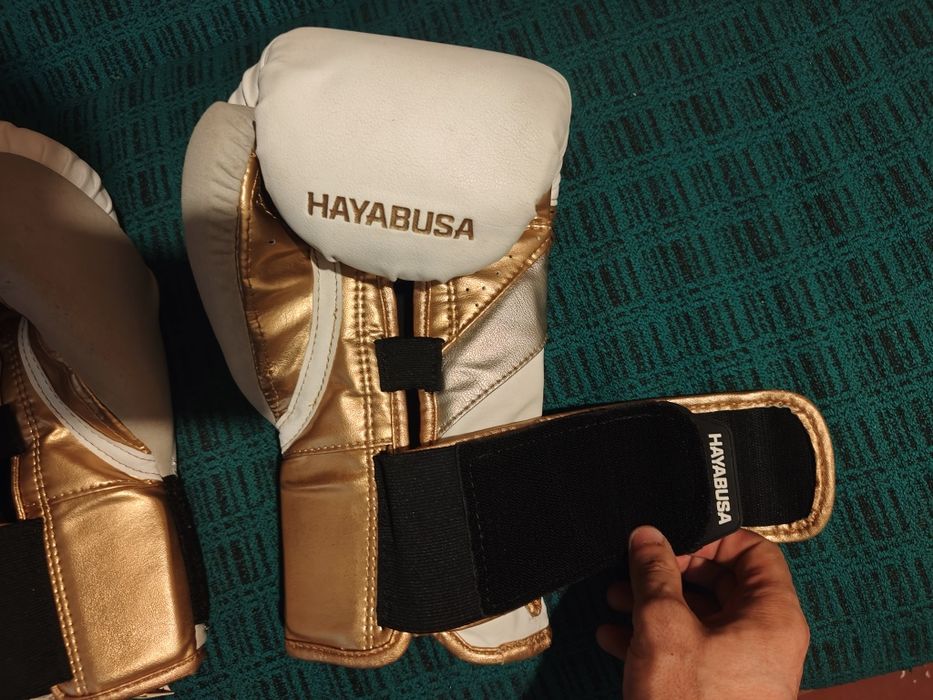 Боксерские перчатки Hayabusa T3, 16oz — состояние близкое к новым