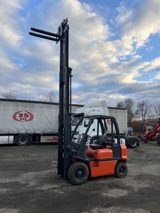 Вилочний навантажувач Nissan 2.5t 4.7m 2005p