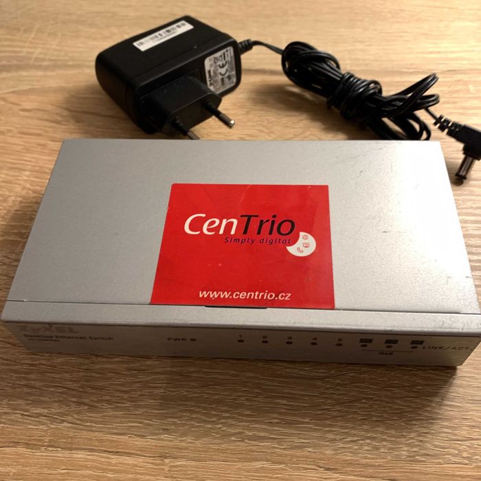 Комутатор ZYXEL ES-108A