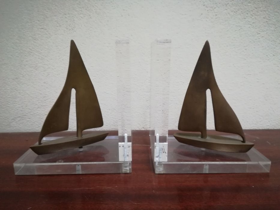 Cerra Livros em Acrílico. Motivos Náuticos em Bronze.