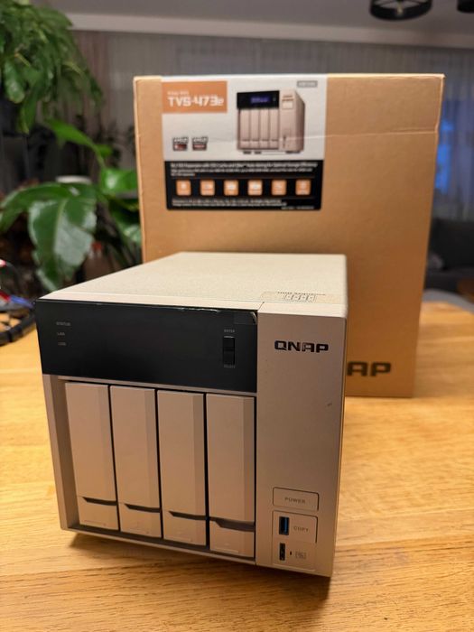 Serwer NAS Qnap TVS-473 16gb ram/2x ssd 250gb+2x hdd 2TB+1x hdd 4TB