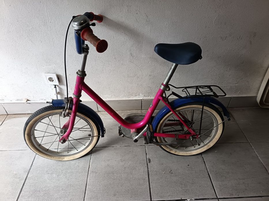 Bicicleta antiga de criança