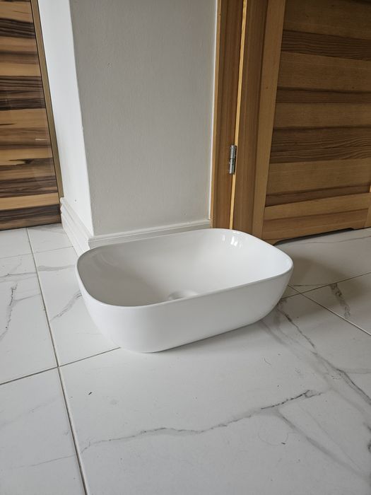 Umywalka nablatowa nowa ceramiczna 32,5x45,5cm podłużna biała