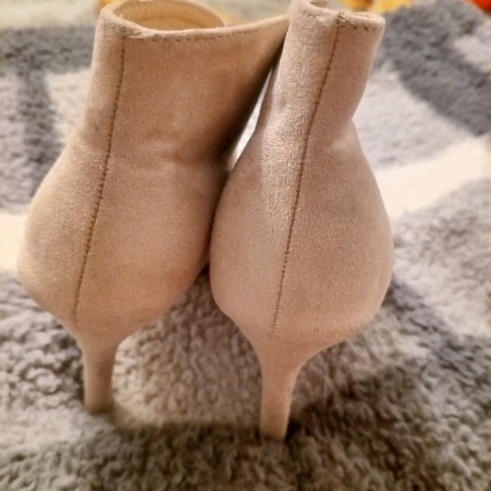 Piękne zamszowe botki 37