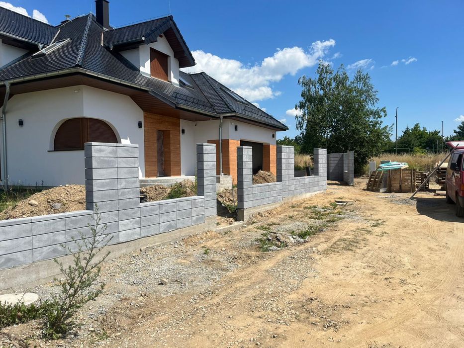 Solidne ogrodzenia z bloczków modułowych