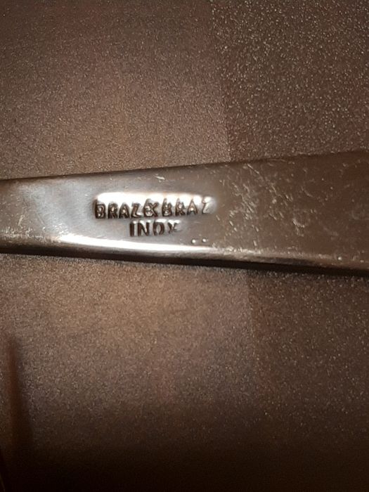 Talheres vendidos à unidade de diversos tamanhos e marcas