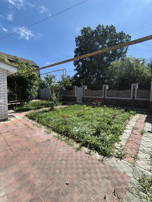 Продам добротний будинок на Броварі