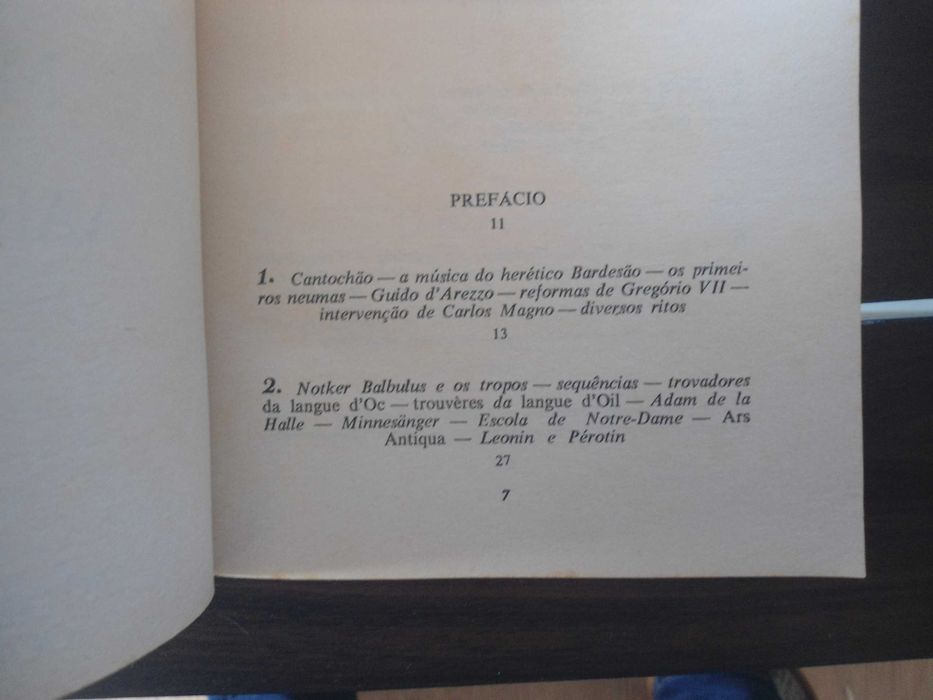 Música e Variações  I por António Vitorino d' Almeida