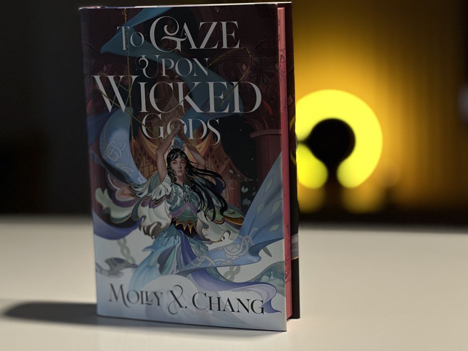 Продам книгу To Gaze Upon Wicked Gods ILLUMICRATE з автографом