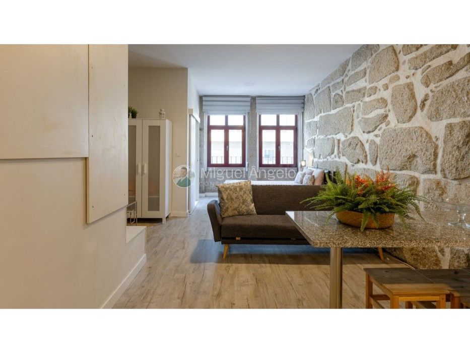 Apartamento T0 1º piso para Arrendamento na Trindade - Porto