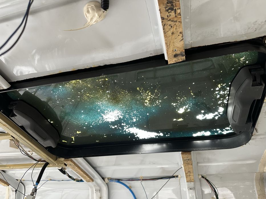 Люк в крышу стеклянный Mercedes Sprinter, Volkswagen LT, Crafter