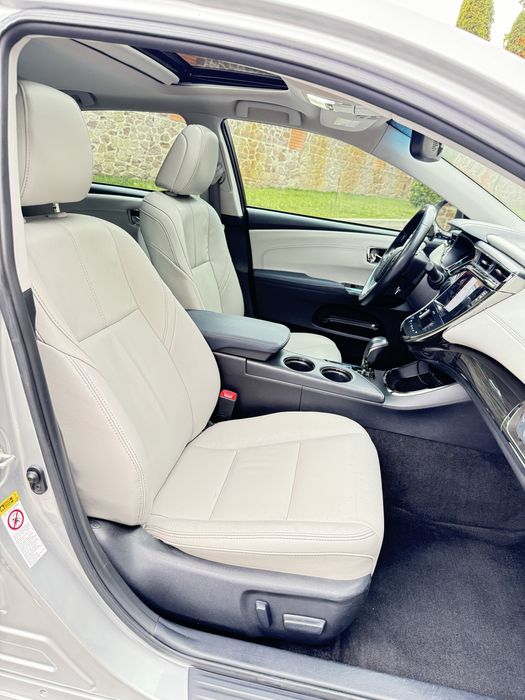 Пасажирські перевезення, індивідуальний трансфер на Тойота  Авалон