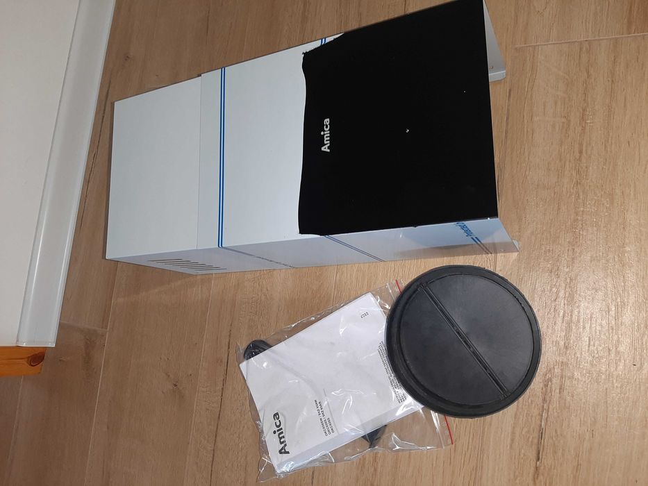 Okap Amica OKC656S typu kominowy