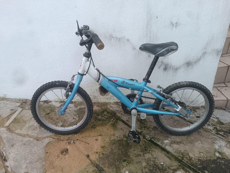 Bicicleta e triciclo de criança