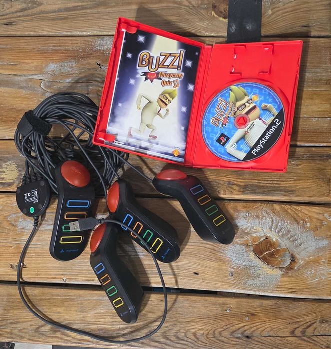 Zestaw PS2: Gra Buzz! The Music Quiz + 4 Buzzery  Komplet PL