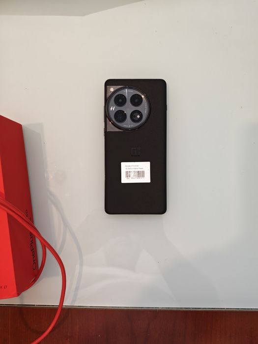 OnePlus 12 Silky Black (16GB RAM / 512GB) — Como Novo com Caixa Original