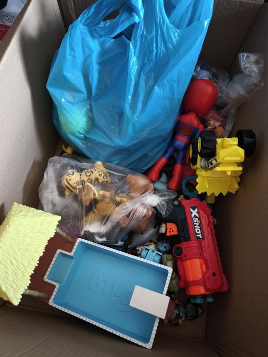 Caixa com brinquedos