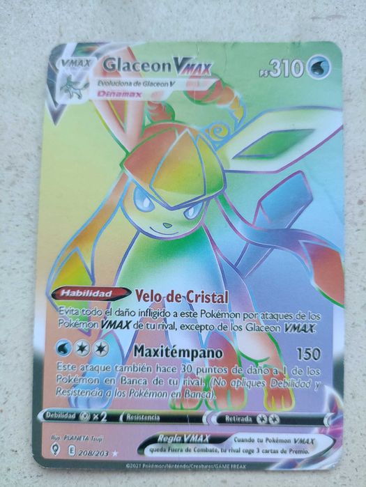 Cartas Pokémon algumas super raras e outras menos raras