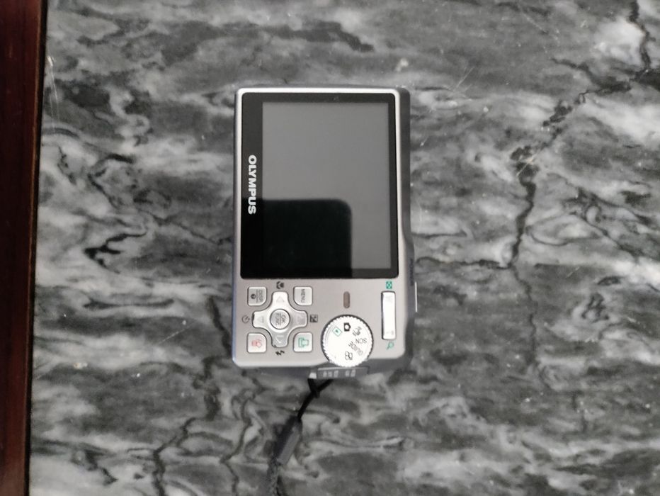 Olympus Digital Camera, 7.1 Megapixels64585674640129121