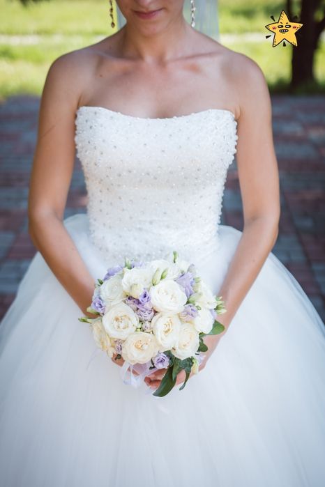 Пишна весілля сукня