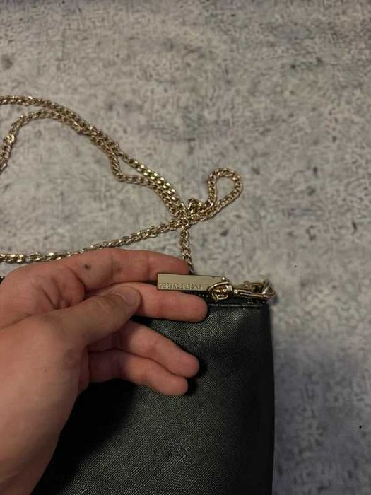 Czarna mała torebka na łańcuszku Versace Jeans