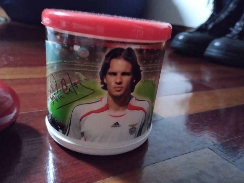 Mealheiro e caneca autógrafada do Benfica
