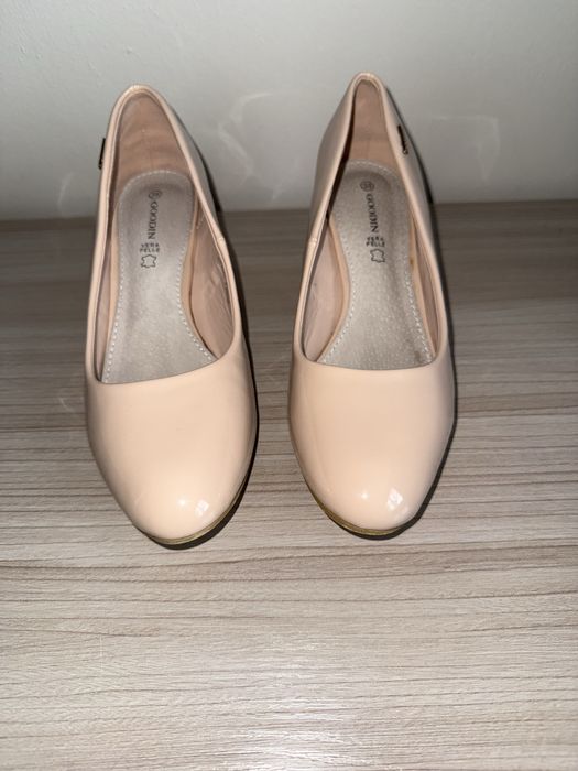 Sprzedam Buty na Obcasie