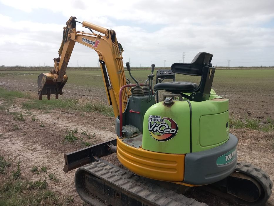 Giratória yanmar  vi o20  duas toneladas  semi nova