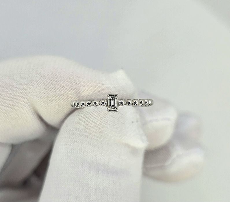 Кольцо с бриллиантом 0.07 карат