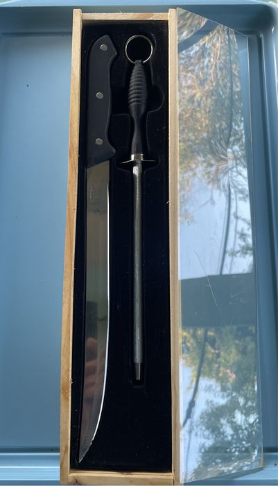 Fuzil e faca de fatiar presunto